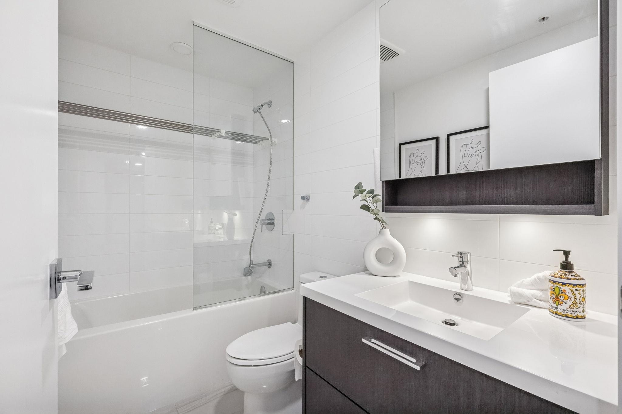 1209 5580 NO. 3 ROAD Unit: 1209