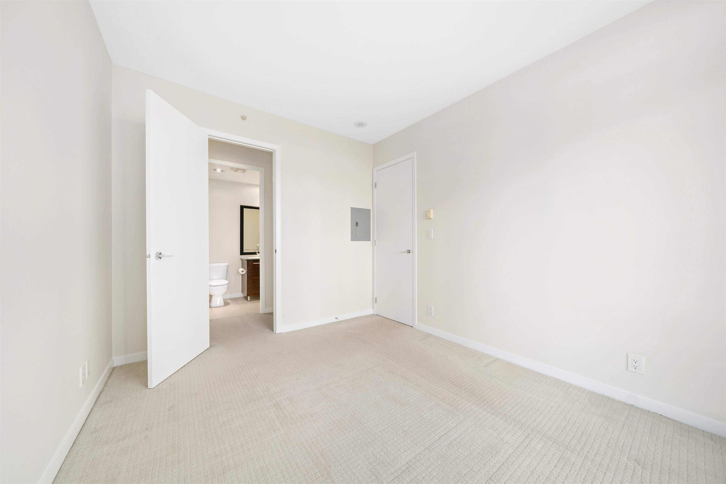 605 2345 MADISON AVENUE Unit: 605
