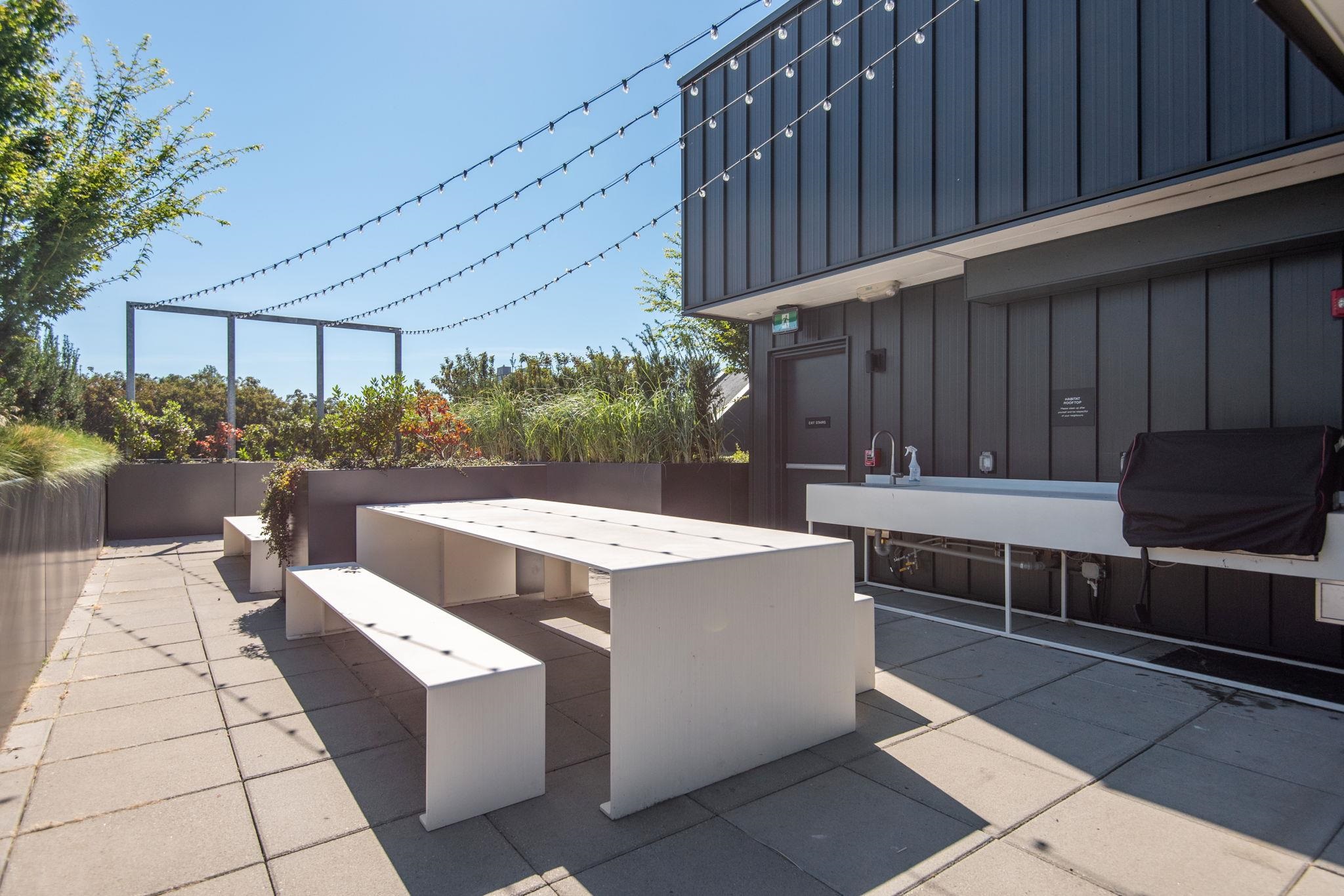 321 2520 GUELPH STREET Unit: 321