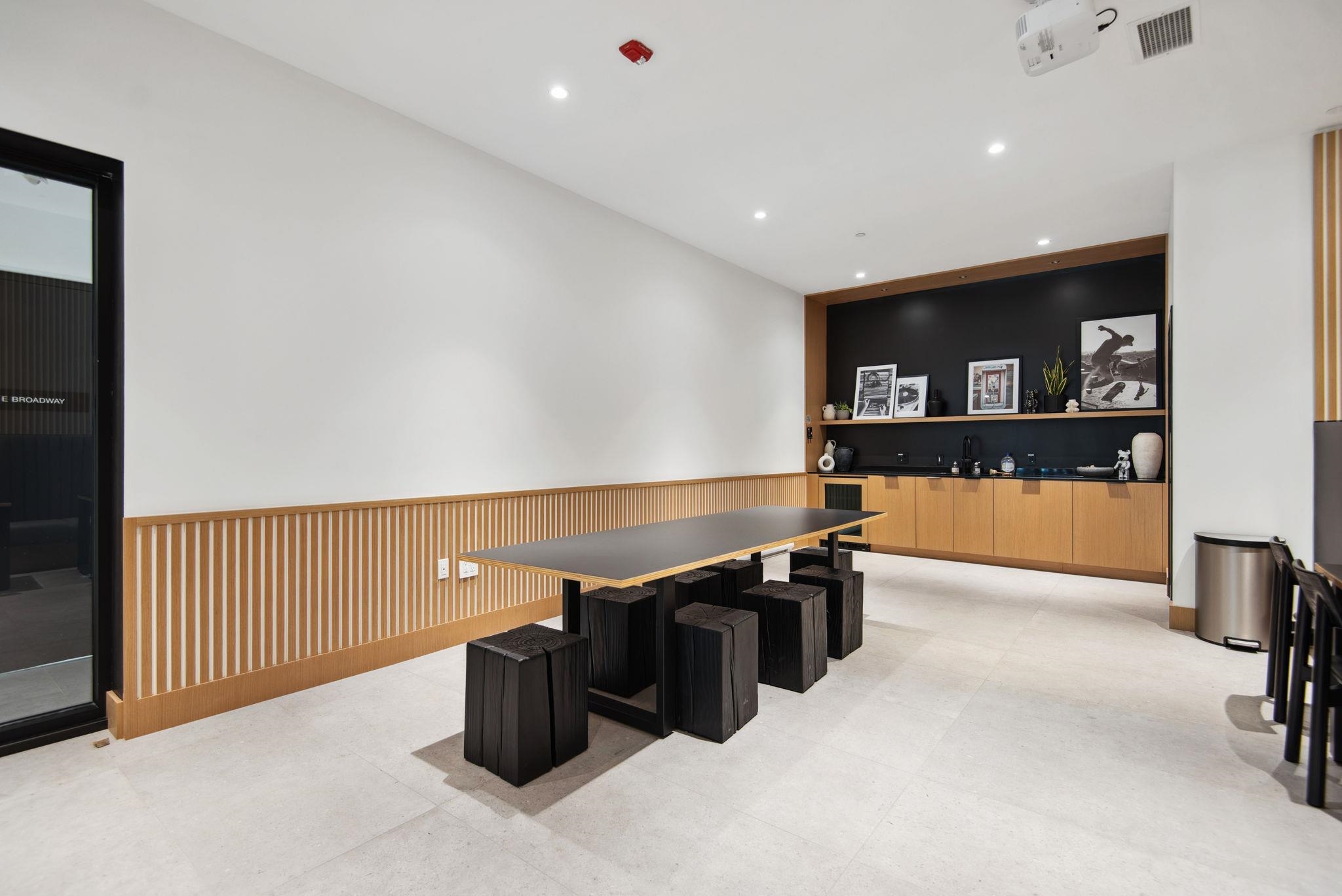 321 2520 GUELPH STREET Unit: 321