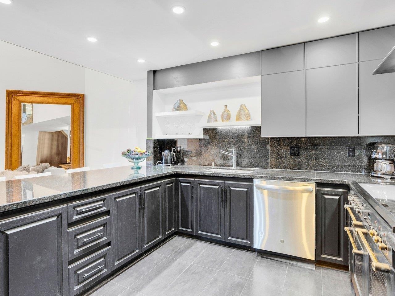 1306 33 CHESTERFIELD PLACE Unit: 1306