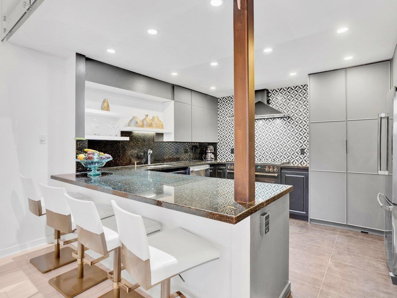 1306 33 CHESTERFIELD PLACE Unit: 1306