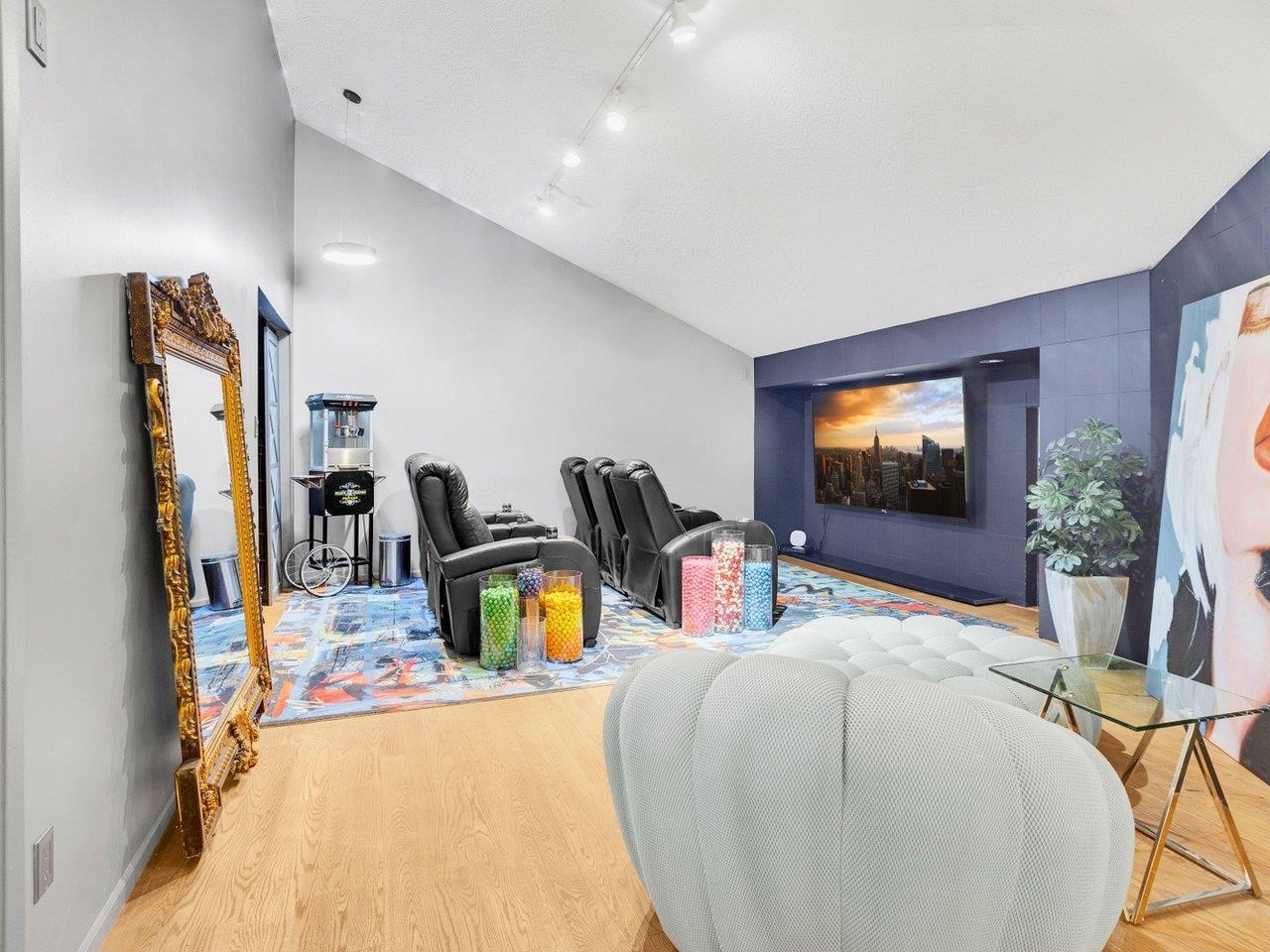 1306 33 CHESTERFIELD PLACE Unit: 1306