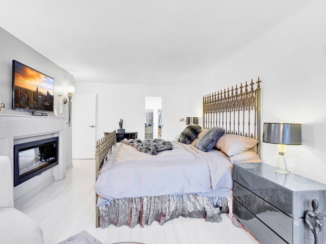 1306 33 CHESTERFIELD PLACE Unit: 1306