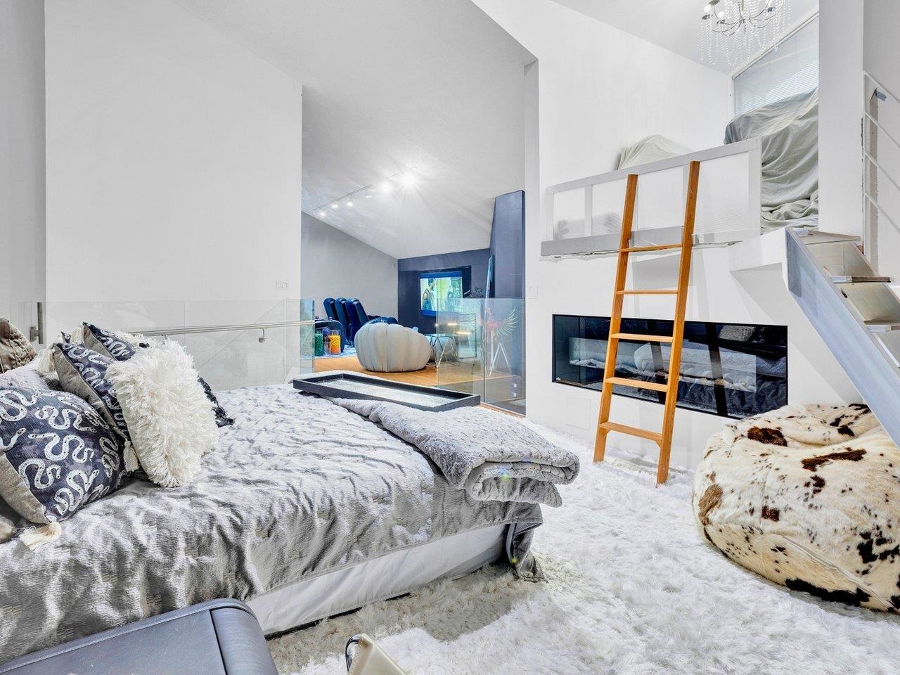 1306 33 CHESTERFIELD PLACE Unit: 1306