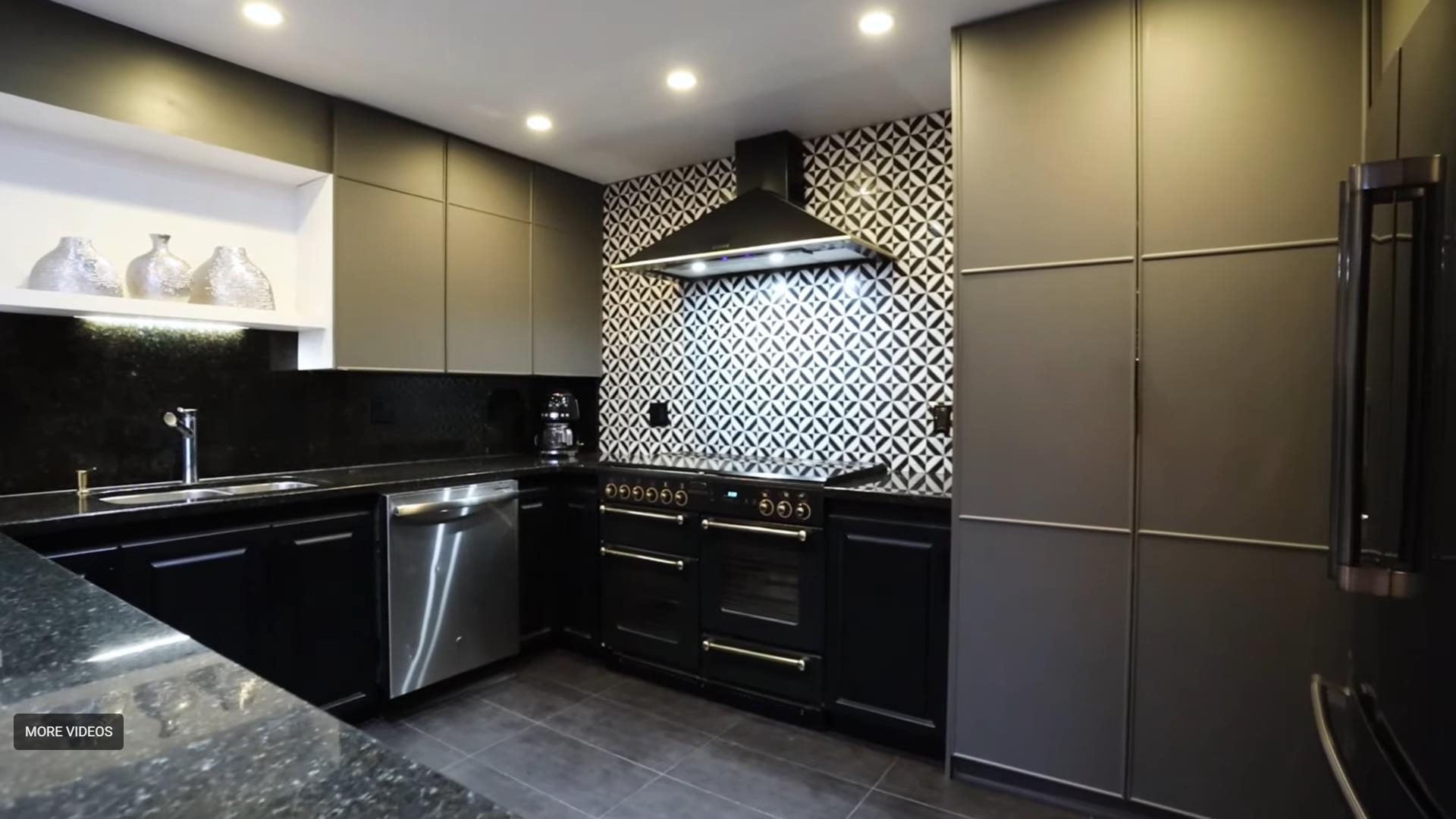 1306 33 CHESTERFIELD PLACE Unit: 1306