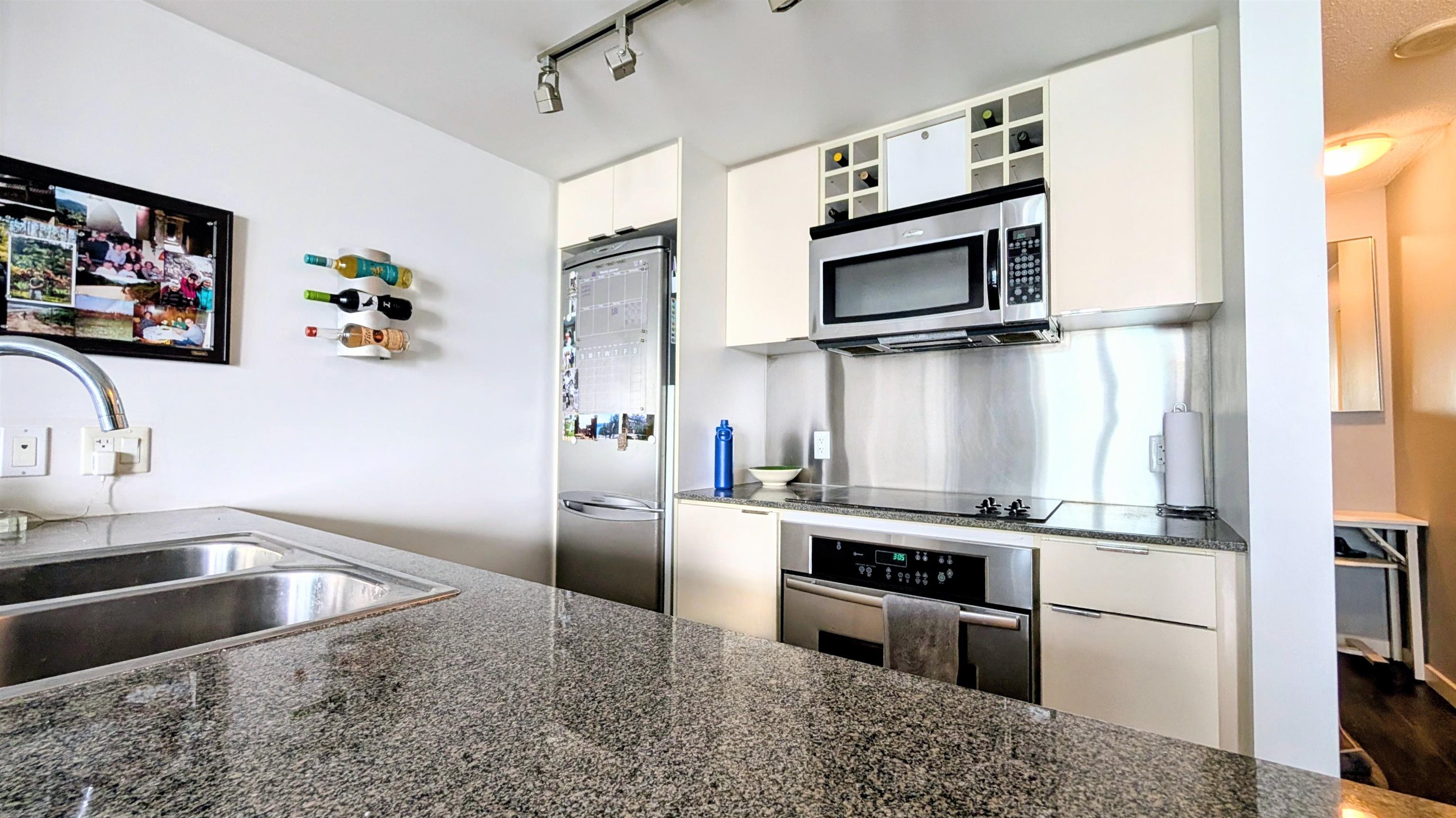 3301 233 ROBSON STREET Unit: 3301