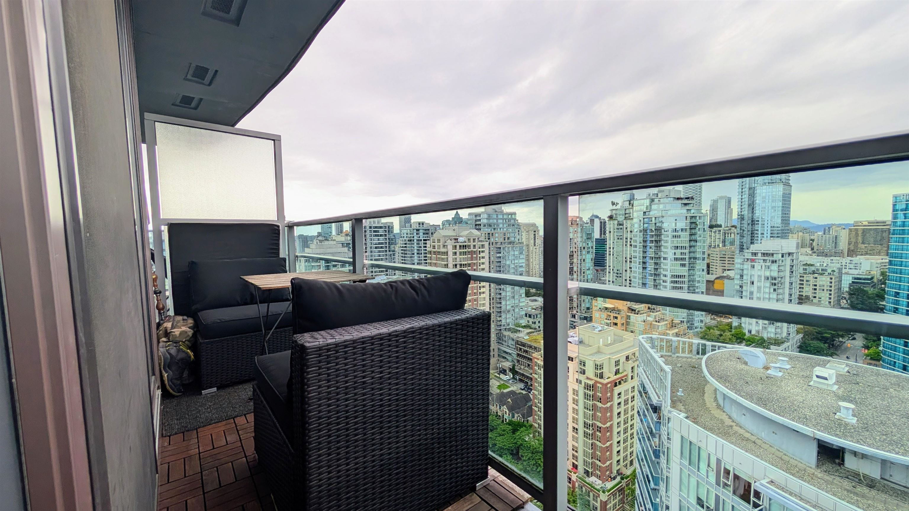 3301 233 ROBSON STREET Unit: 3301