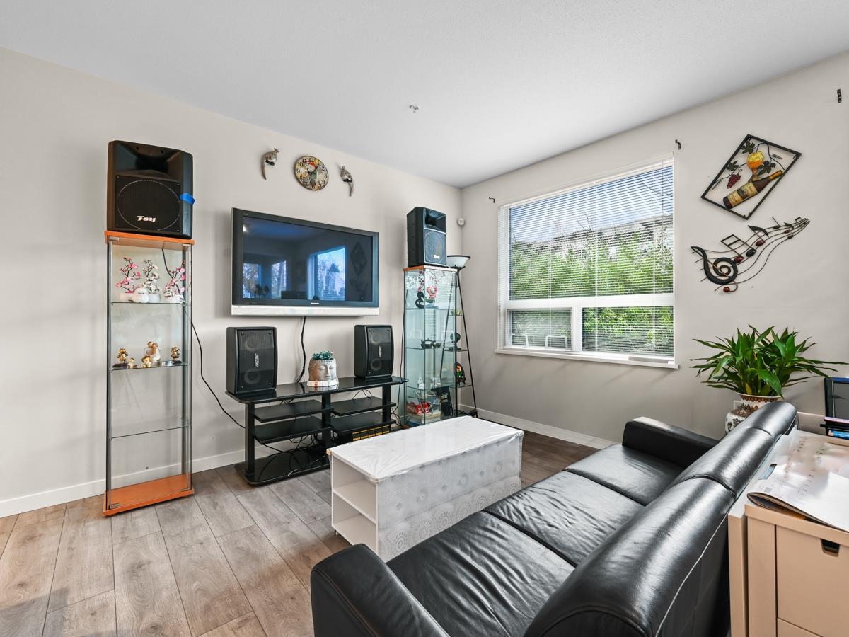 102 9213 ODLIN ROAD Unit: 102