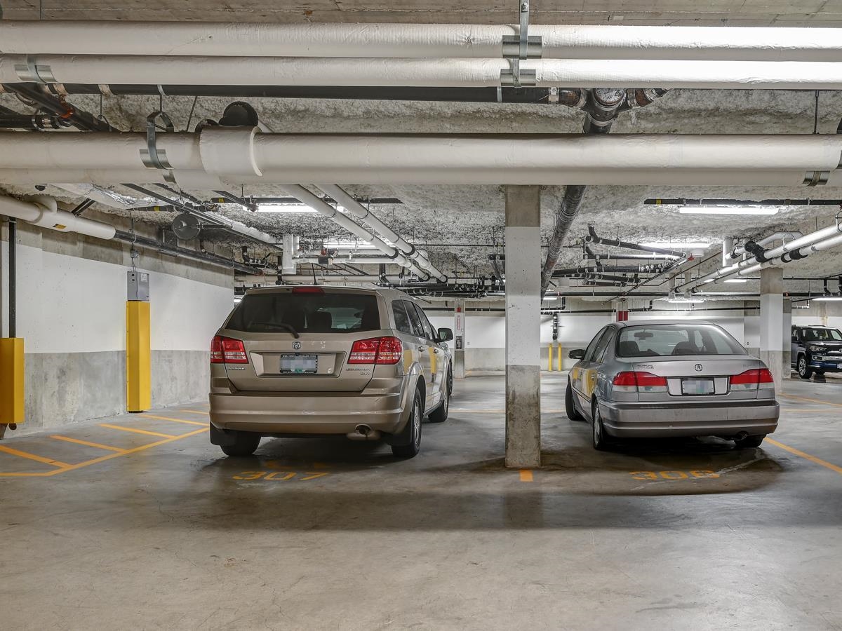 102 9213 ODLIN ROAD Unit: 102