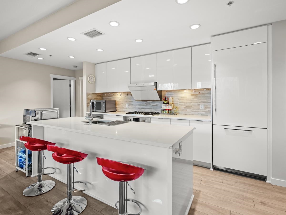 102 9213 ODLIN ROAD Unit: 102