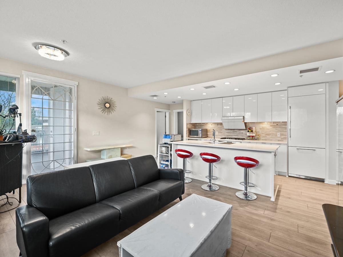 102 9213 ODLIN ROAD Unit: 102