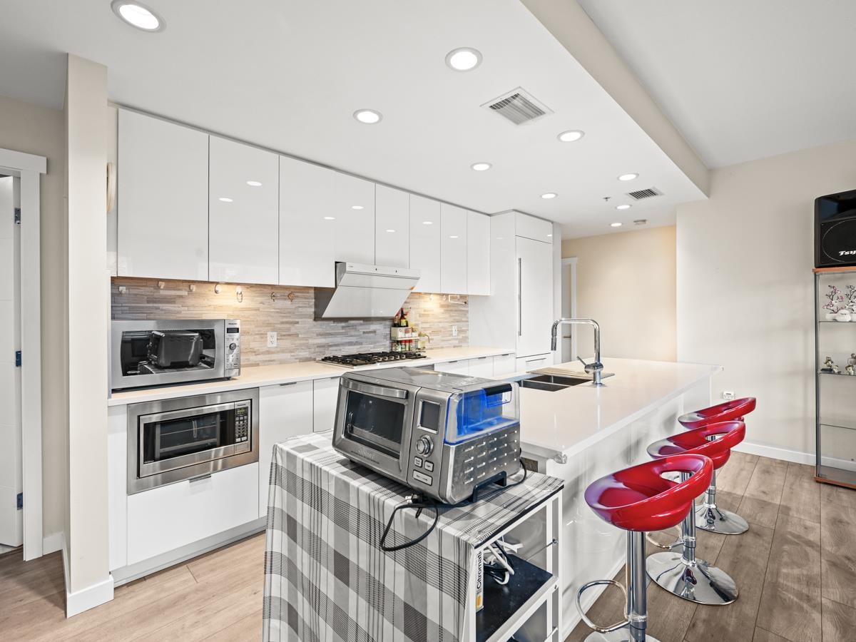 102 9213 ODLIN ROAD Unit: 102