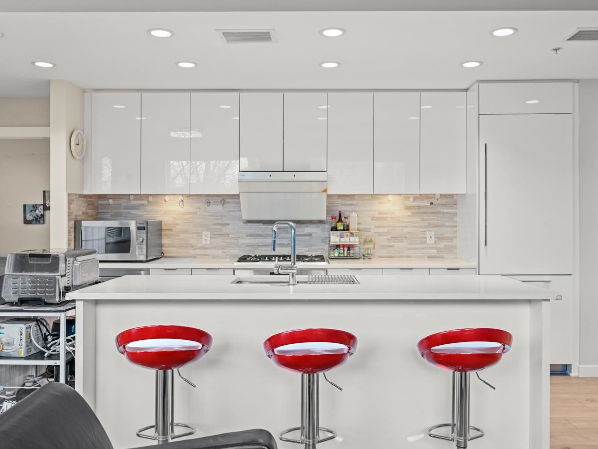 102 9213 ODLIN ROAD Unit: 102