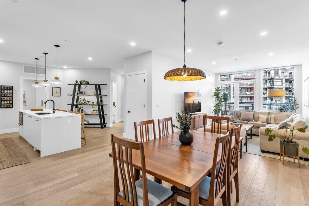 301 20416 PARK AVENUE Unit: 301