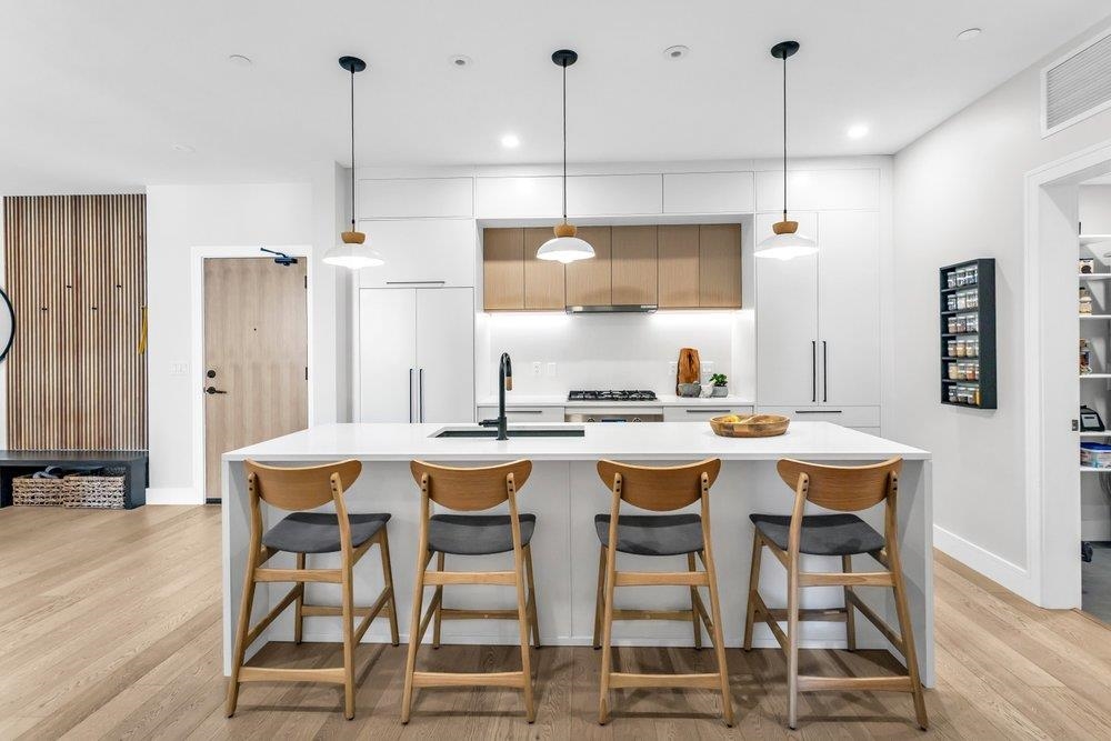 301 20416 PARK AVENUE Unit: 301