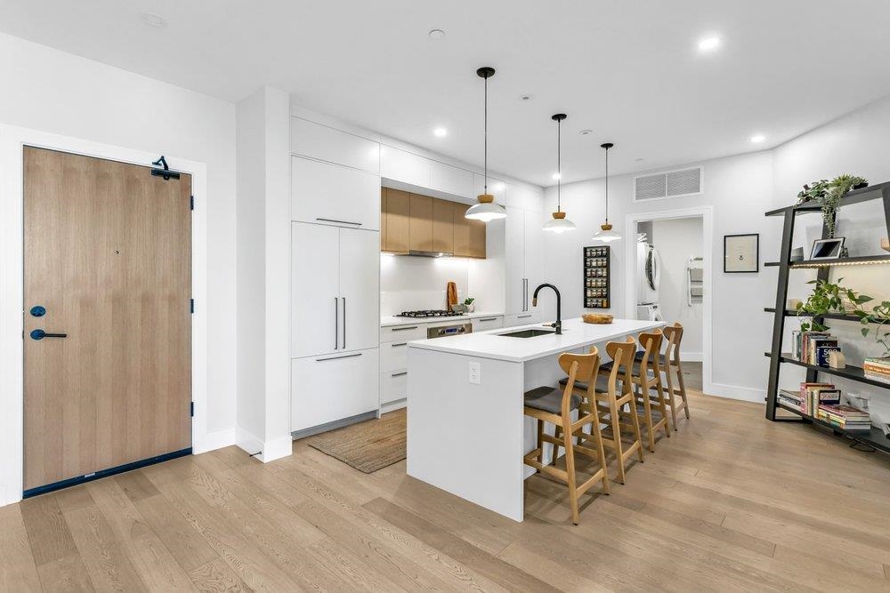 301 20416 PARK AVENUE Unit: 301