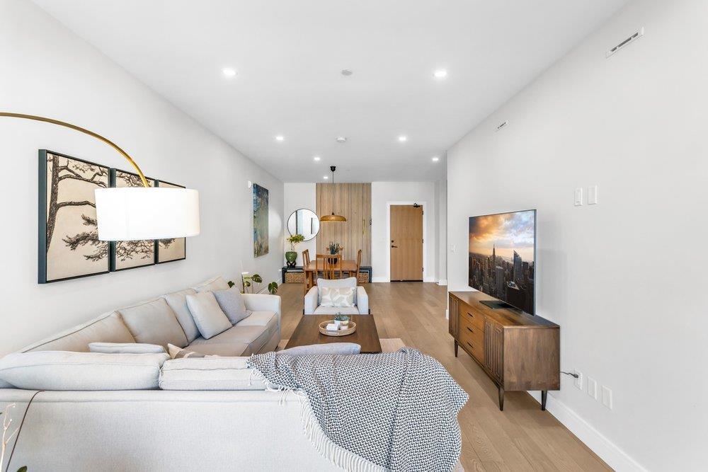 301 20416 PARK AVENUE Unit: 301