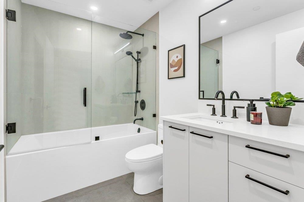 301 20416 PARK AVENUE Unit: 301