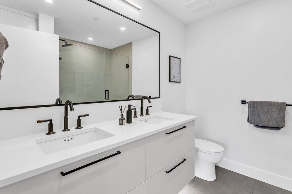 301 20416 PARK AVENUE Unit: 301