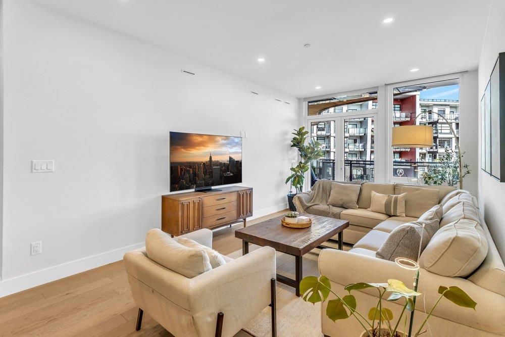 301 20416 PARK AVENUE Unit: 301