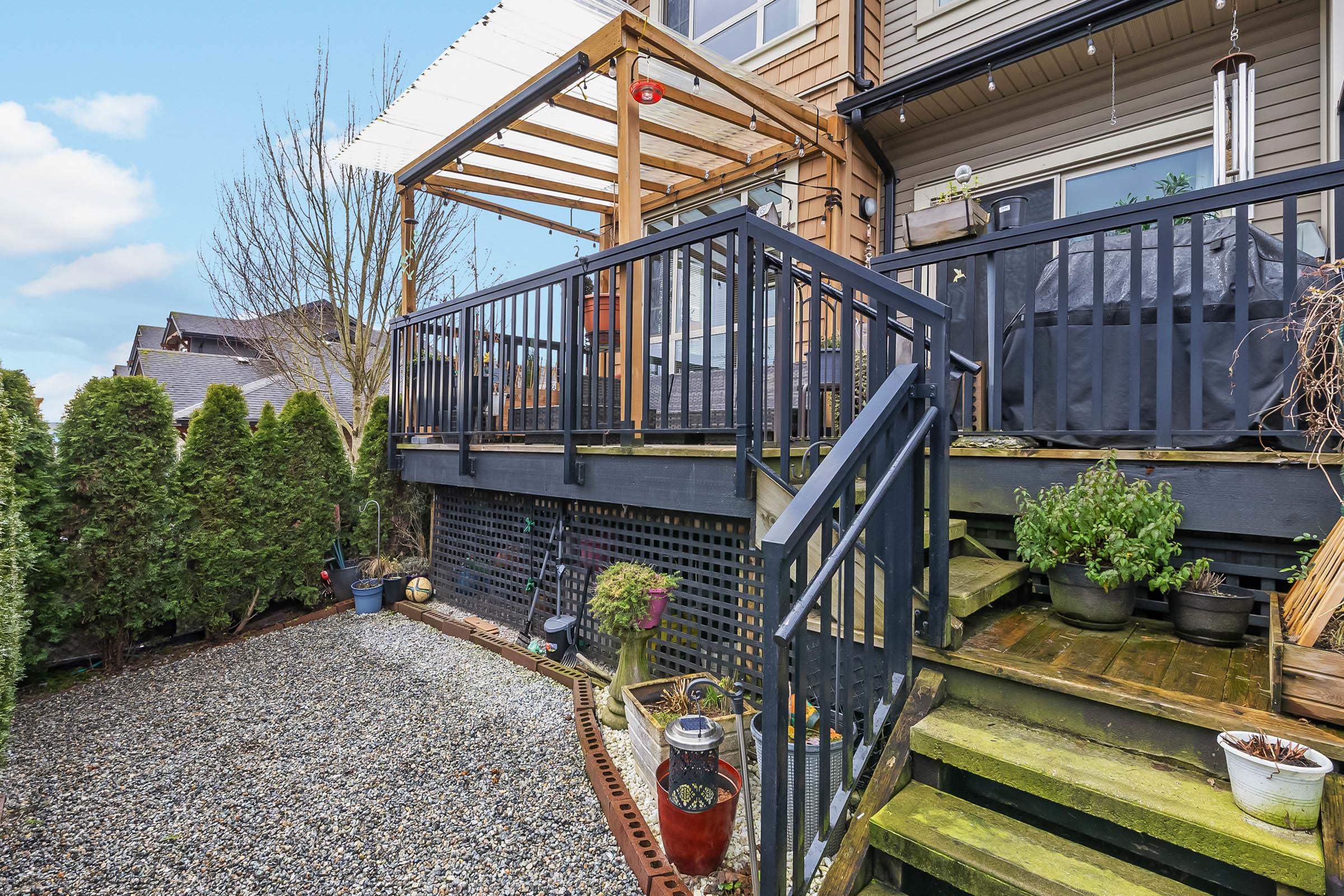 18 11305 240 STREET Unit: 18