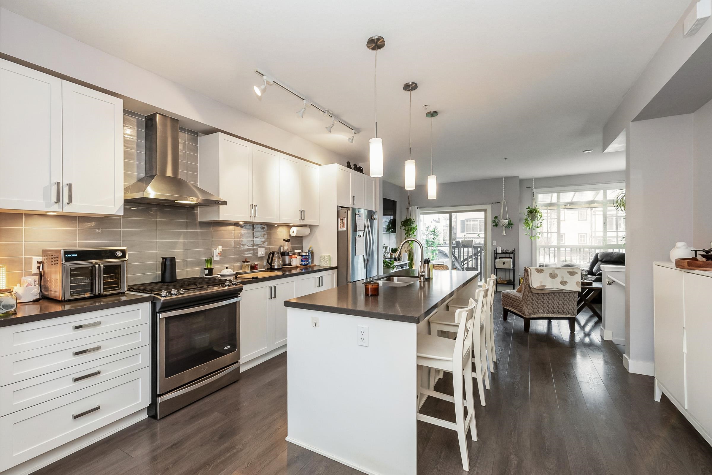 18 11305 240 STREET Unit: 18