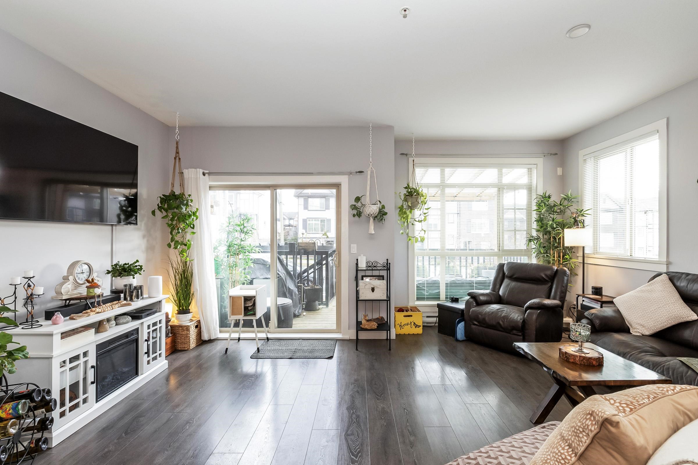 18 11305 240 STREET Unit: 18