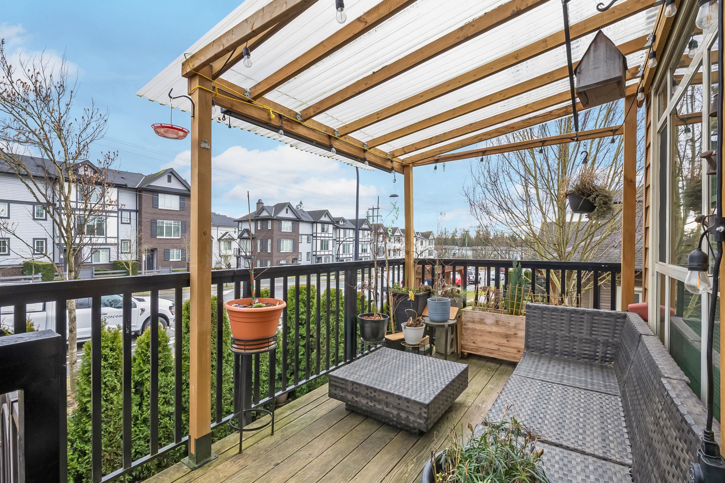 18 11305 240 STREET Unit: 18