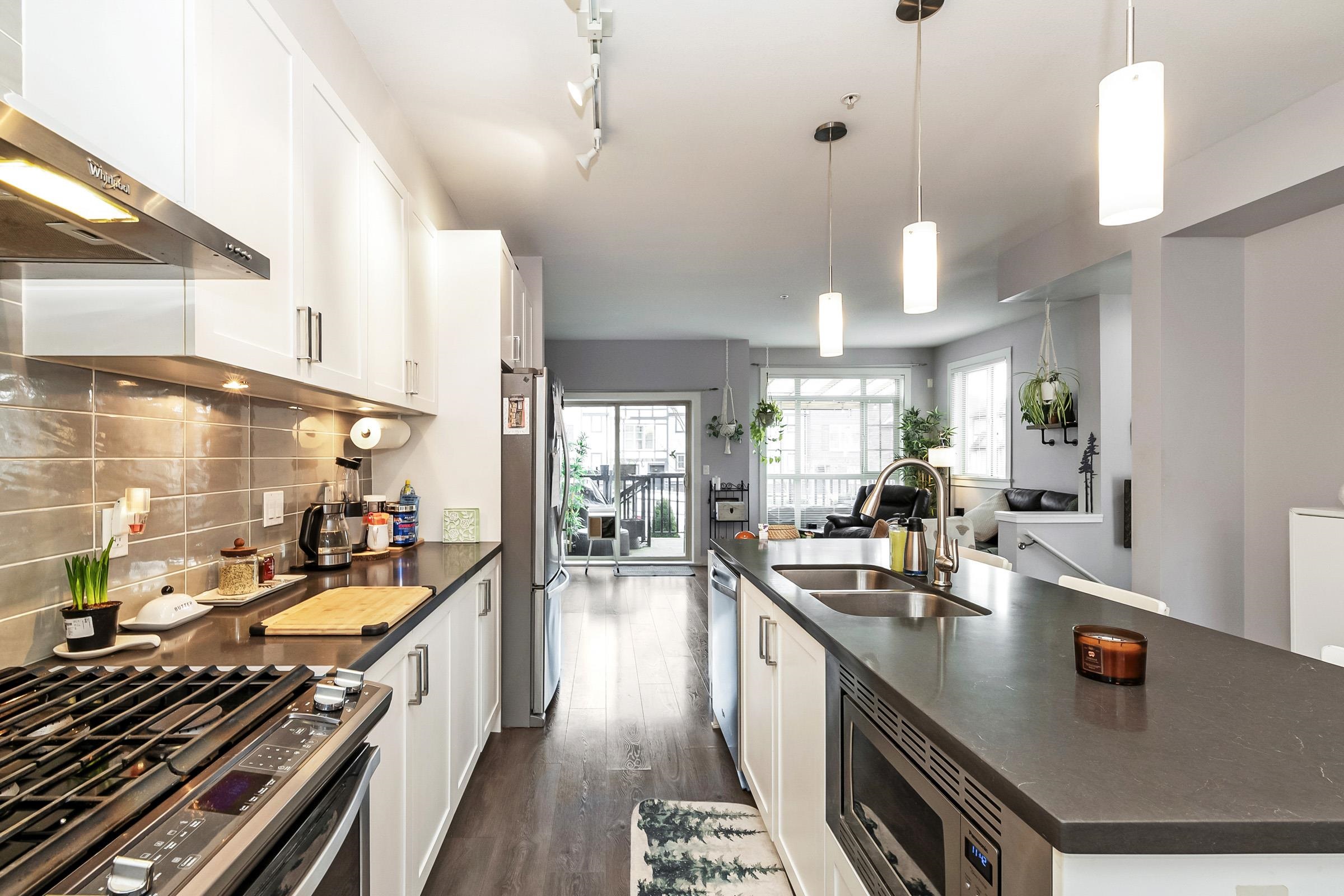 18 11305 240 STREET Unit: 18