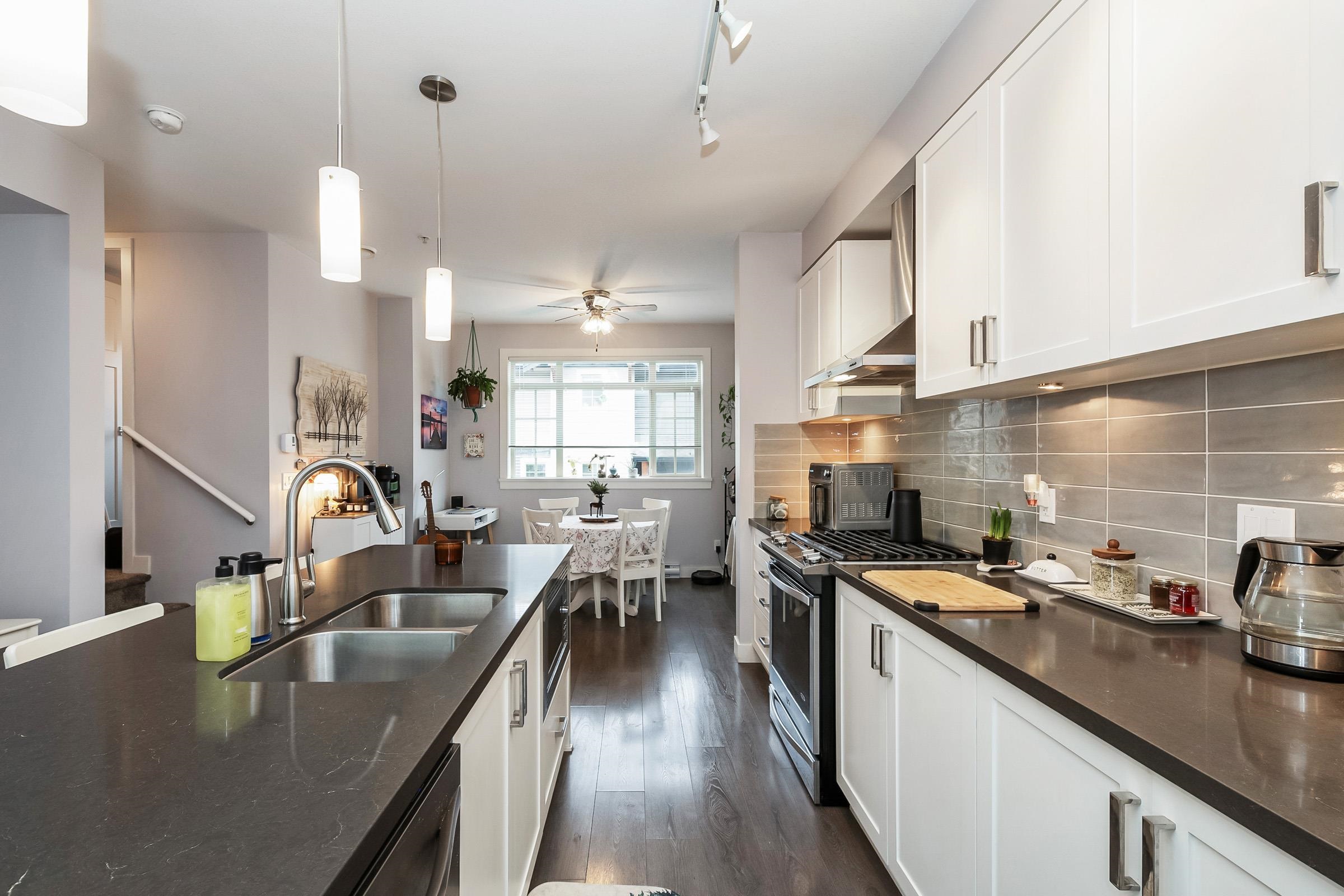 18 11305 240 STREET Unit: 18