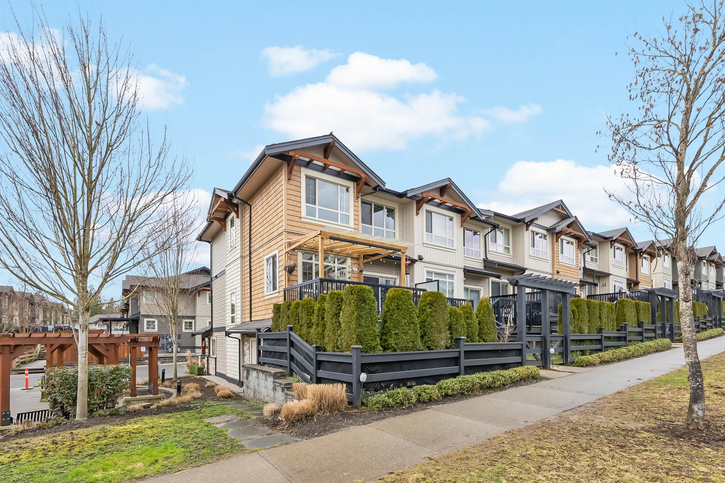 18 11305 240 STREET Unit: 18