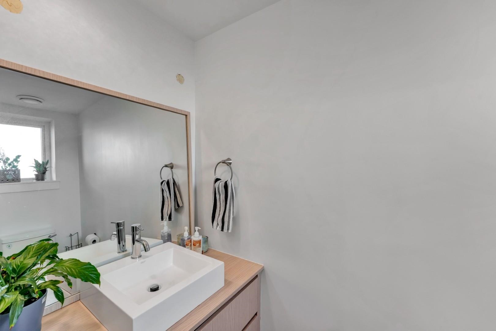 3 752 E 3RD STREET Unit: 3