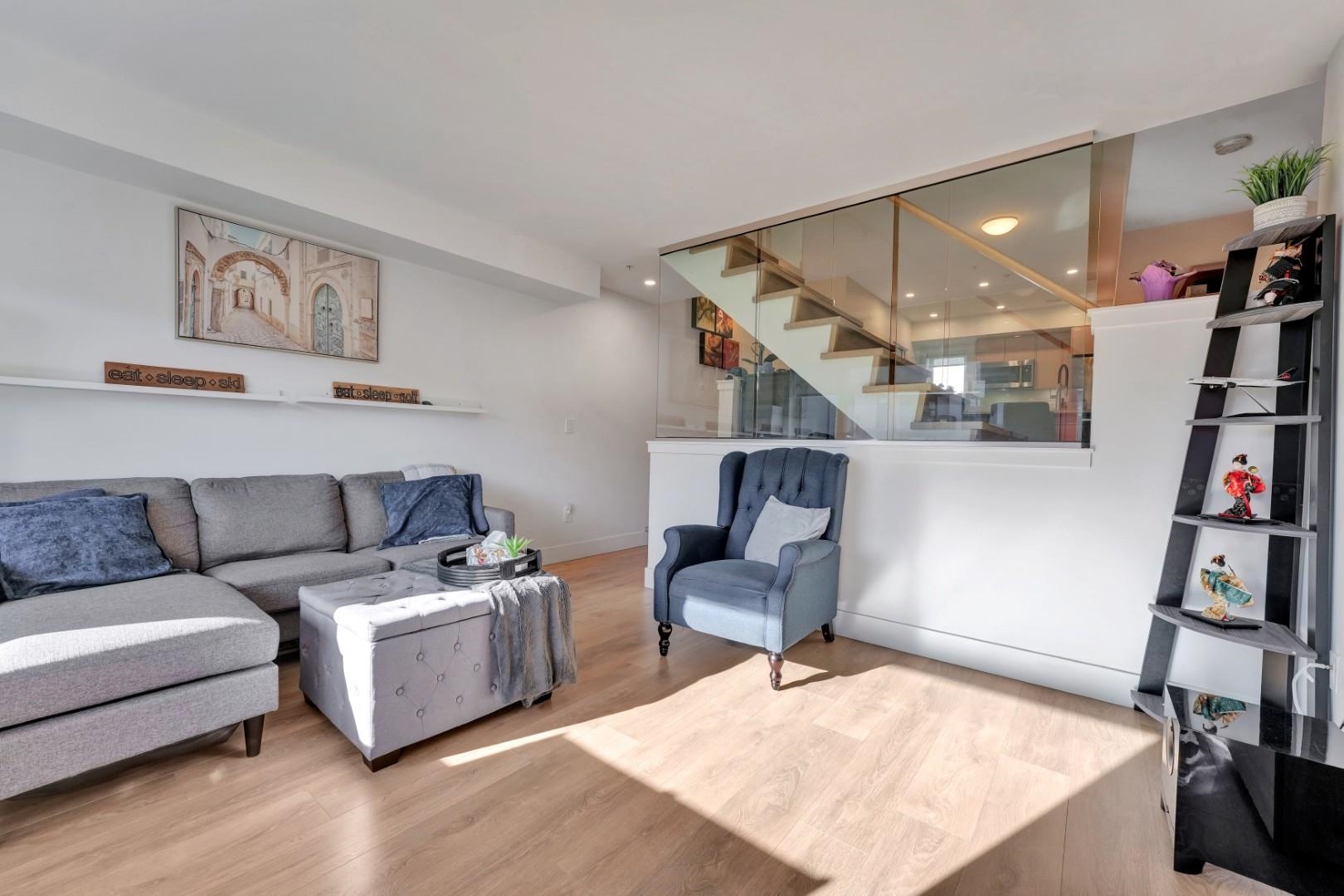 3 752 E 3RD STREET Unit: 3