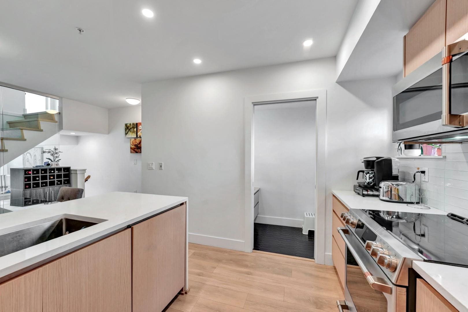 3 752 E 3RD STREET Unit: 3