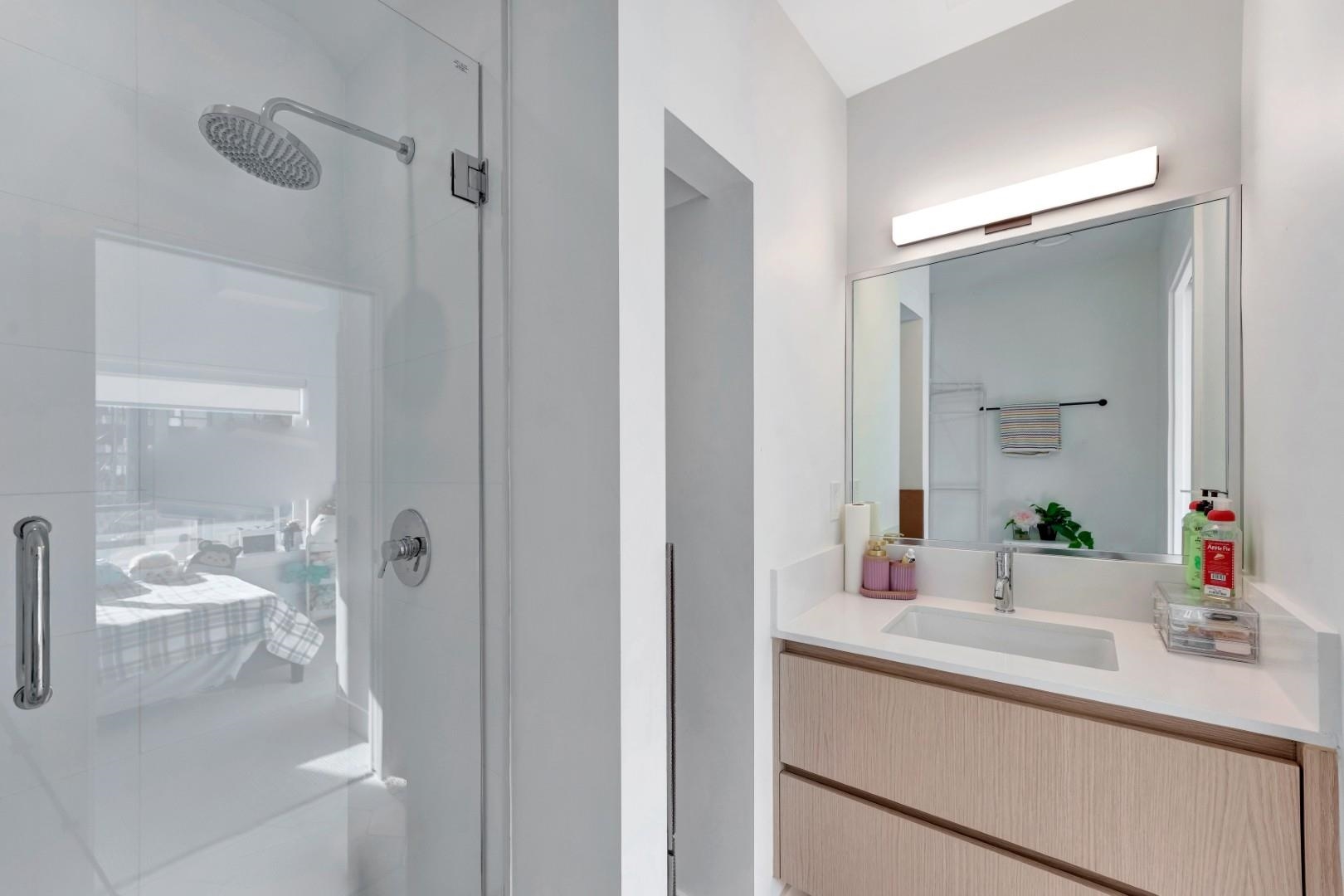 3 752 E 3RD STREET Unit: 3