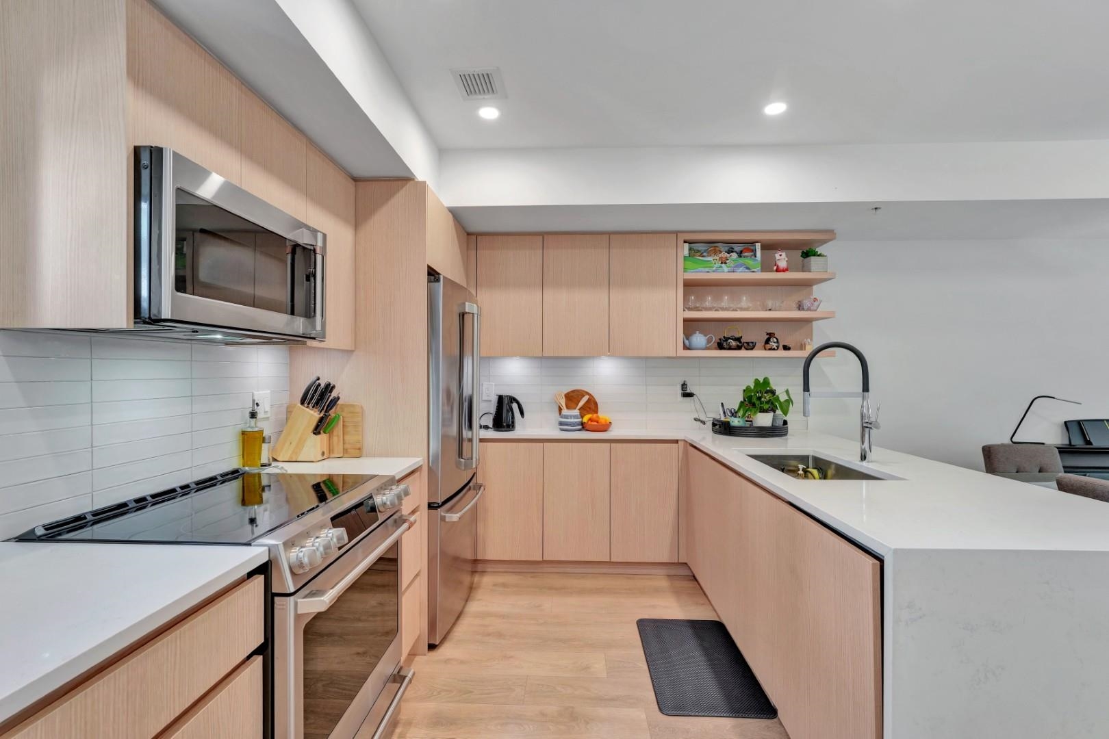 3 752 E 3RD STREET Unit: 3