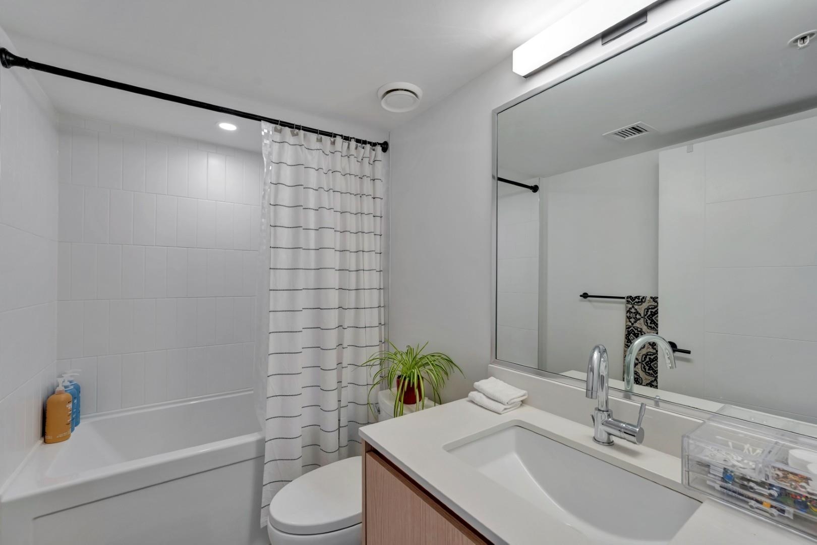 3 752 E 3RD STREET Unit: 3