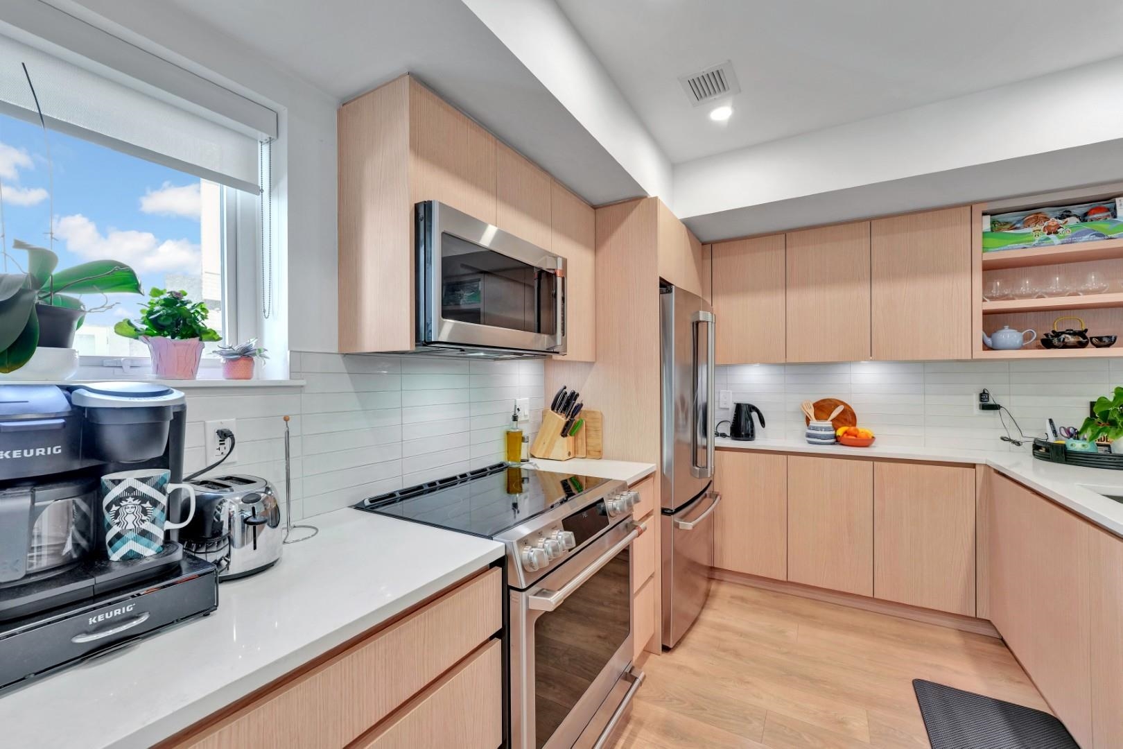 3 752 E 3RD STREET Unit: 3