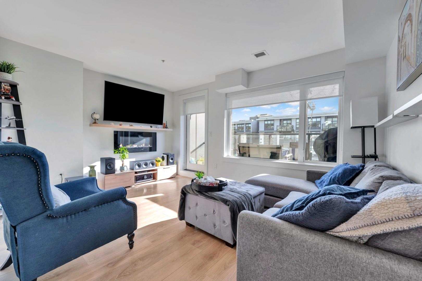 3 752 E 3RD STREET Unit: 3