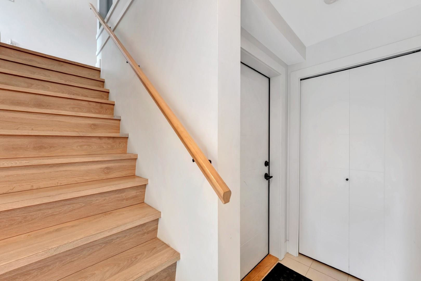 3 752 E 3RD STREET Unit: 3