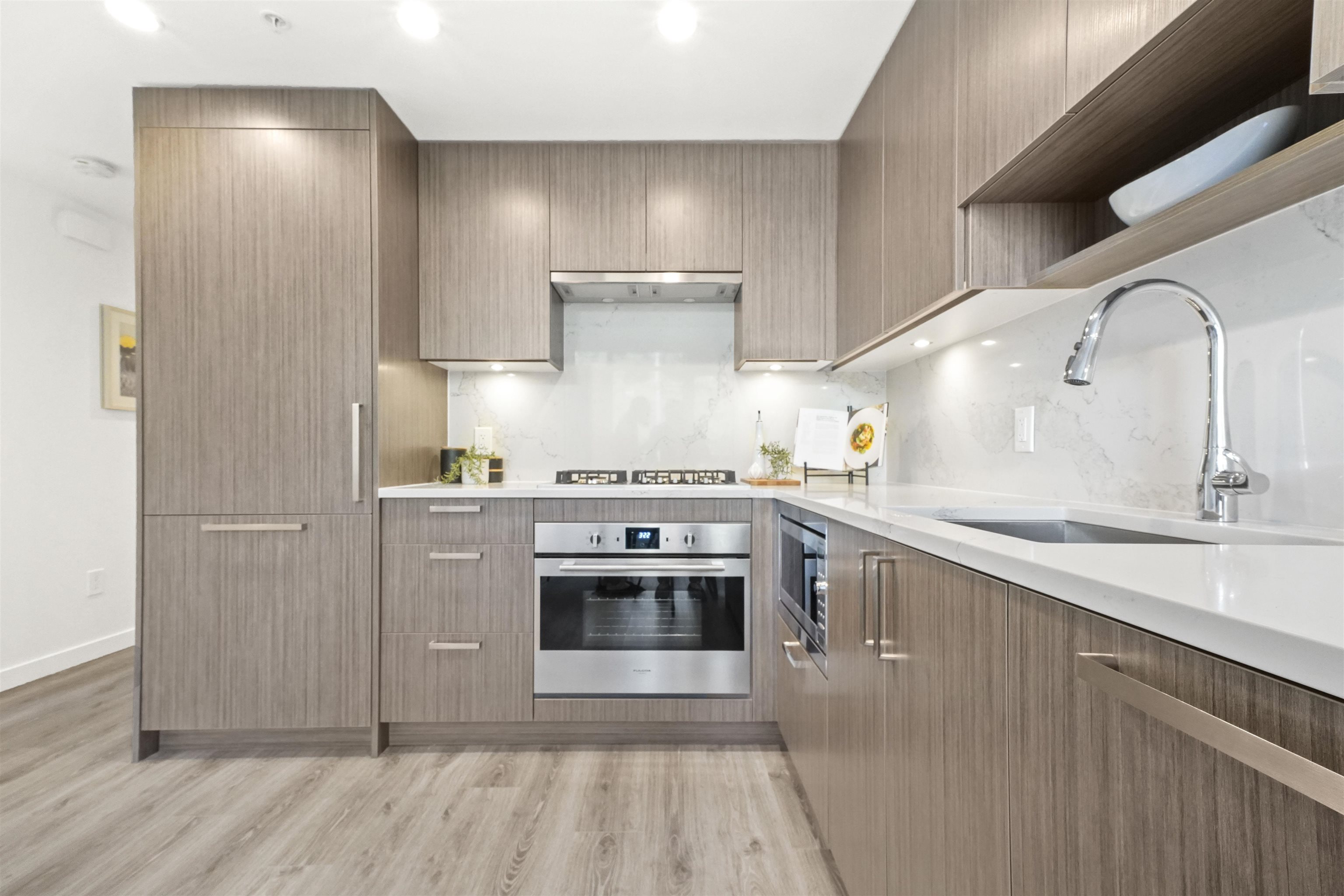 8 13350 CENTRAL AVENUE Unit: 8