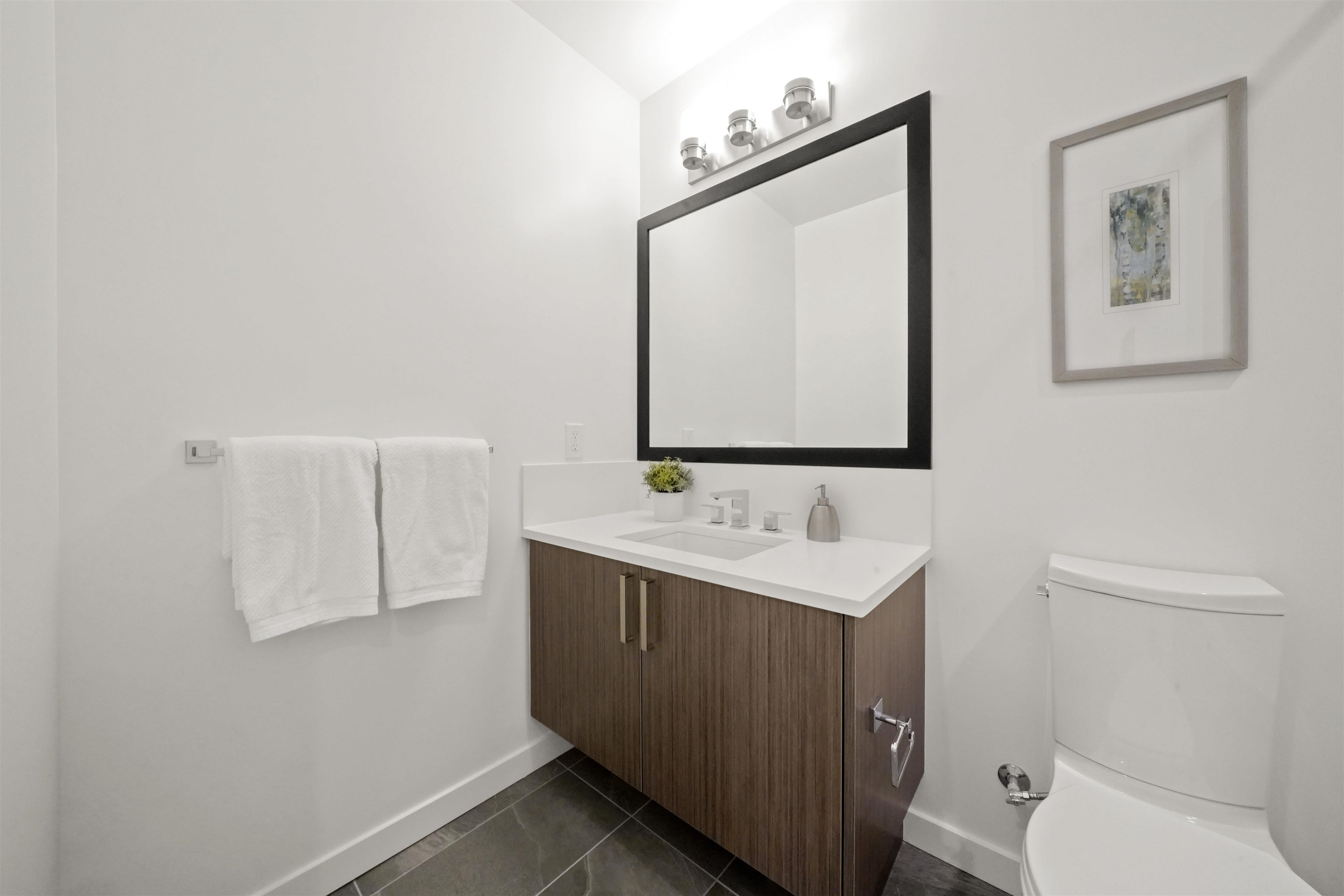 8 13350 CENTRAL AVENUE Unit: 8