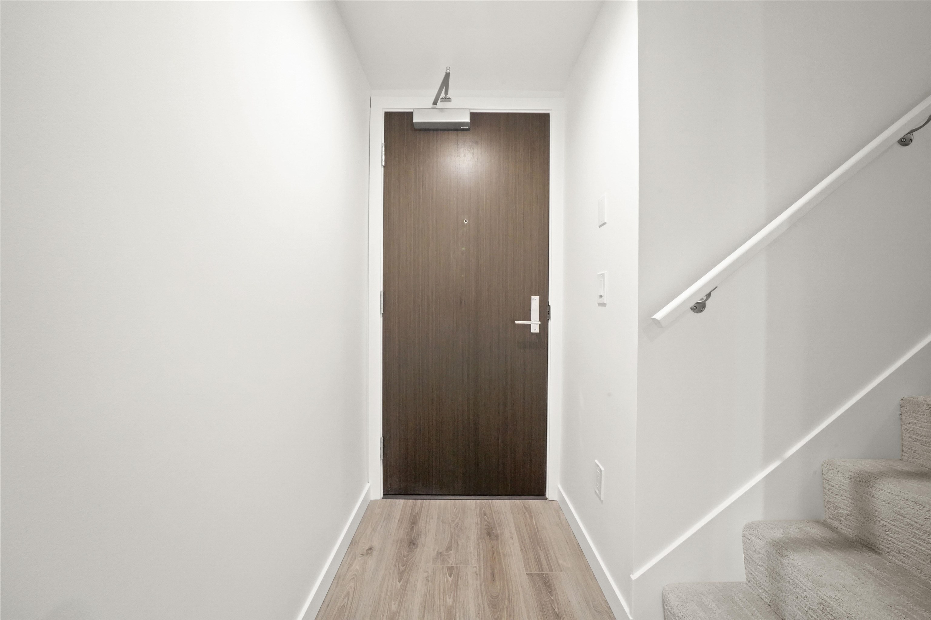 8 13350 CENTRAL AVENUE Unit: 8