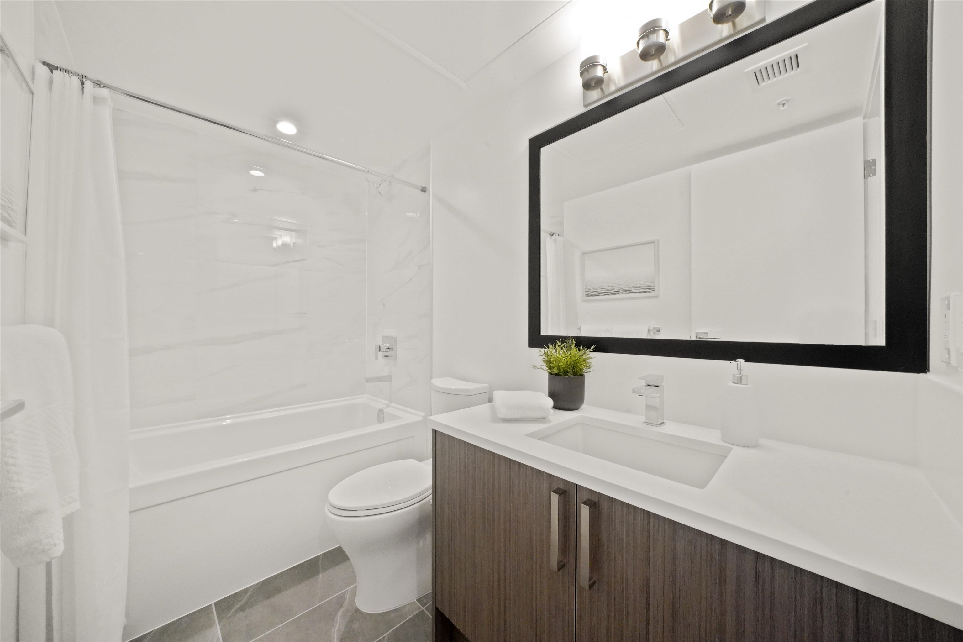 8 13350 CENTRAL AVENUE Unit: 8