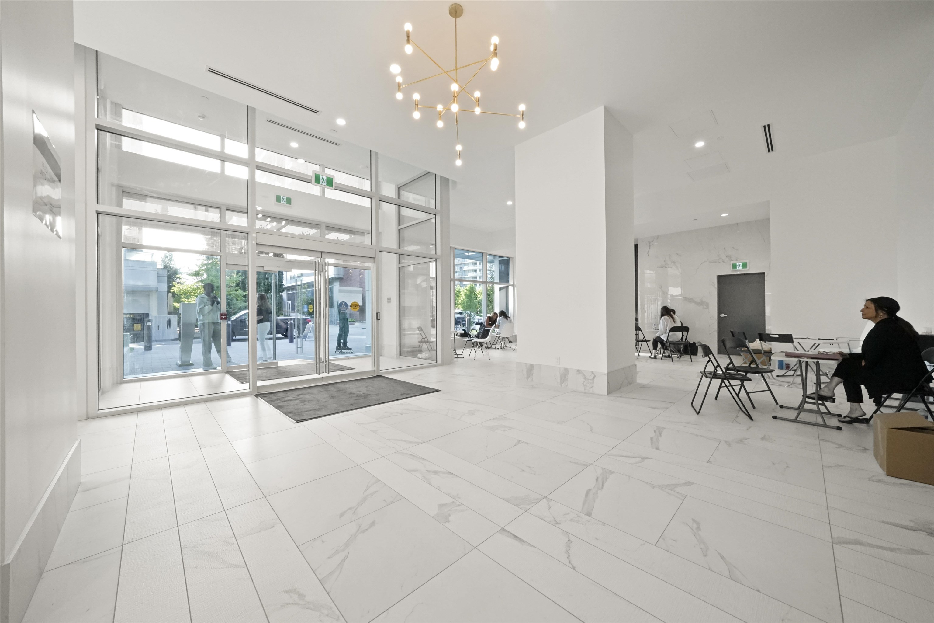 8 13350 CENTRAL AVENUE Unit: 8