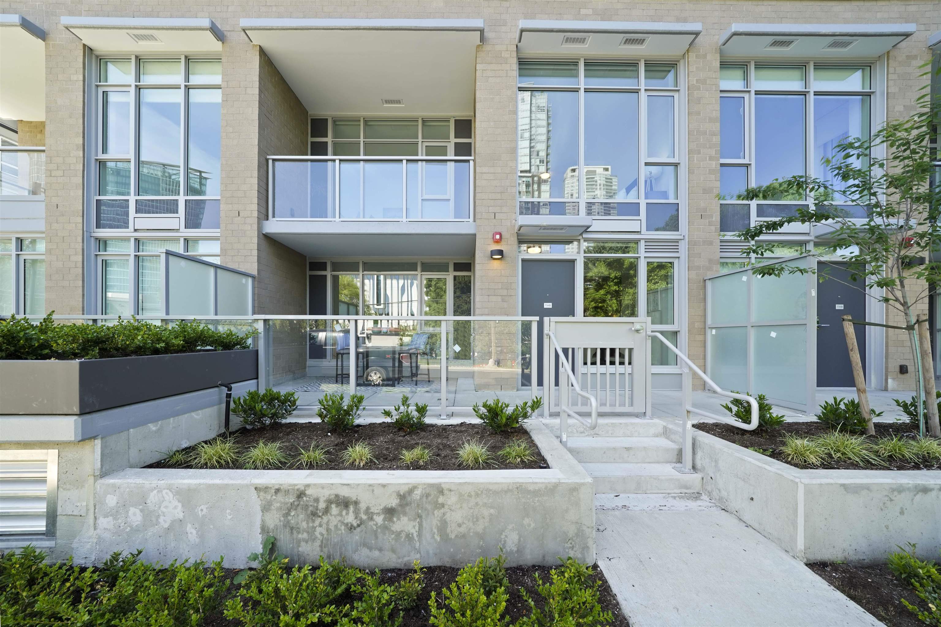 8 13350 CENTRAL AVENUE Unit: 8