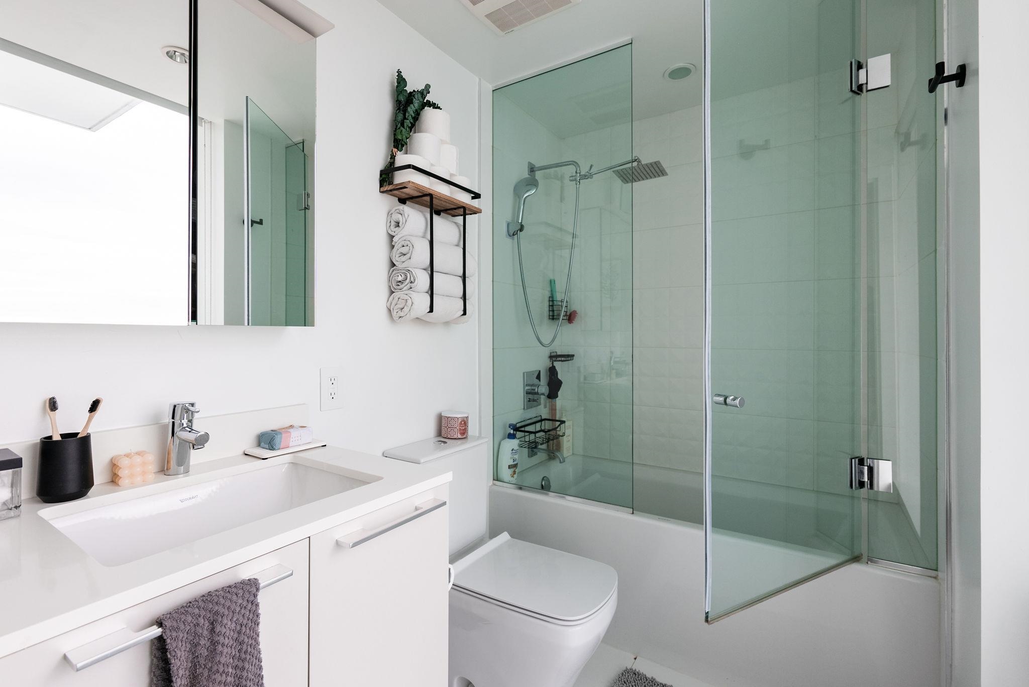 1801 4638 GLADSTONE STREET Unit: 1801