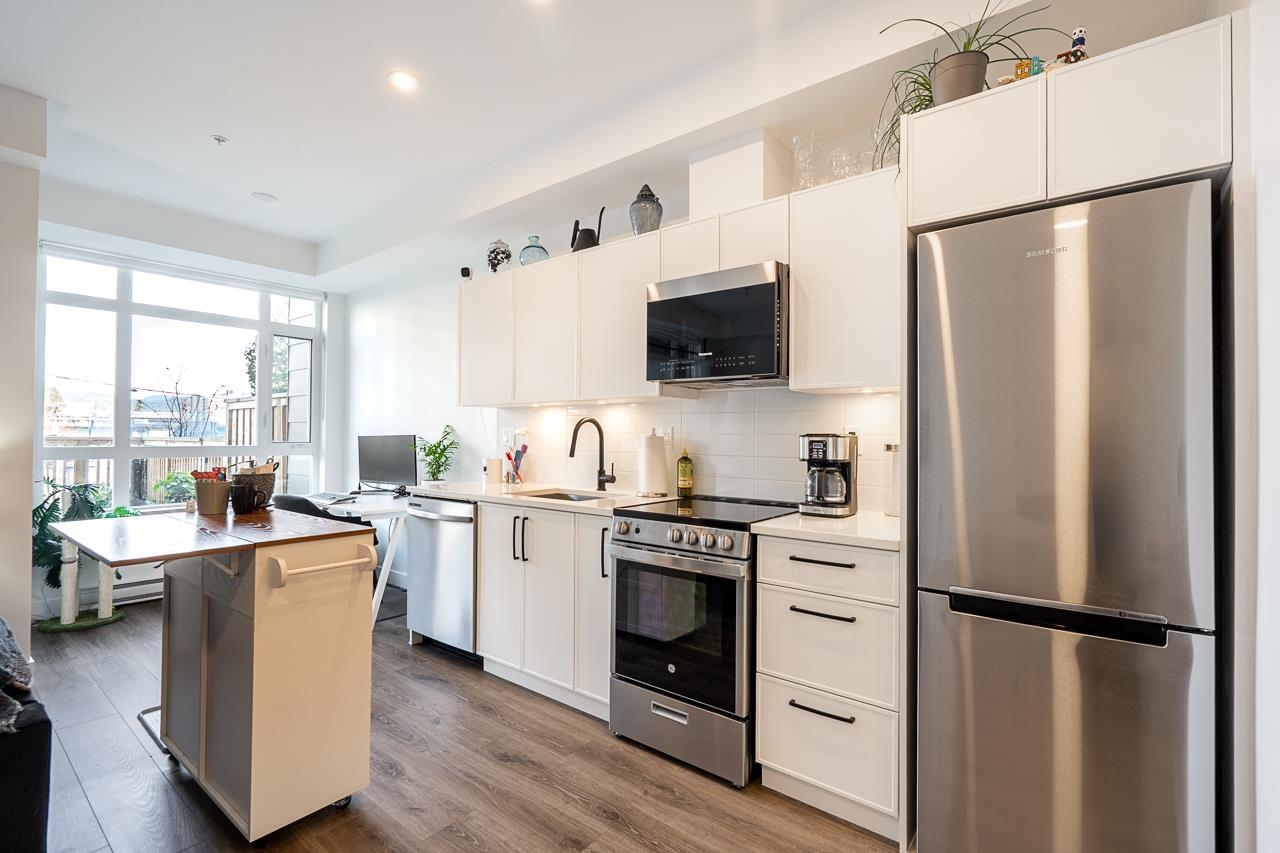 105 22575 BROWN AVENUE Unit: 105