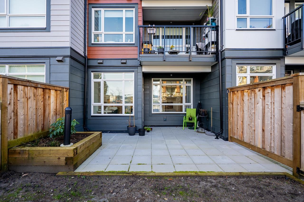 105 22575 BROWN AVENUE Unit: 105